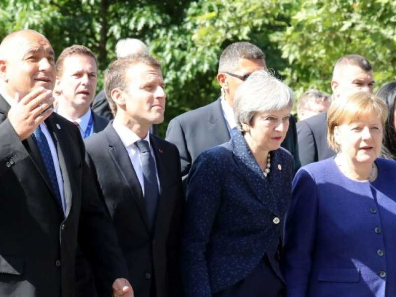 Il primo ministro bulgaro, Boyko Borisov, il presidente francese Emmanuel Macron, la premier britannica Theresa May e la cancelliera tedesca Angela Merkel a Sofia (foto LaPresse)