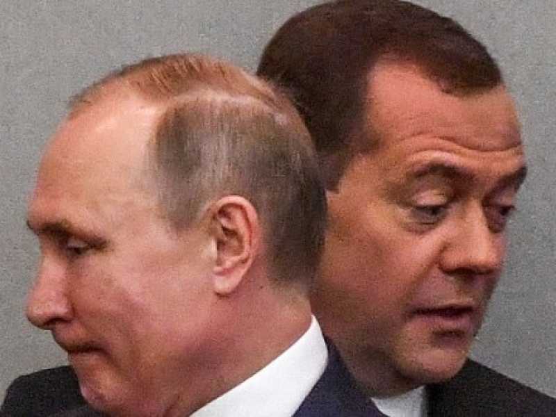 Il presidente russo Vladimir Putin e il primo ministro Dmitri Medvedev