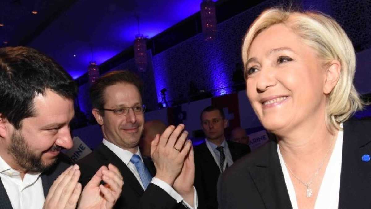 Immagine di Marine Le Pen esulta per il nuovo governo Lega M5s