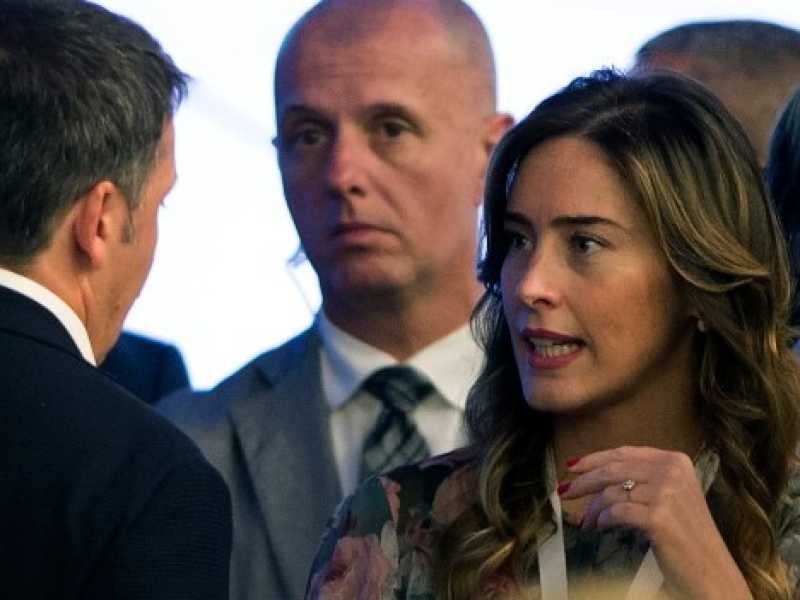 Matteo Renzi e Maria Elena Boschi all'assemblea nazionale del Partito democratico. Foto LaPresse