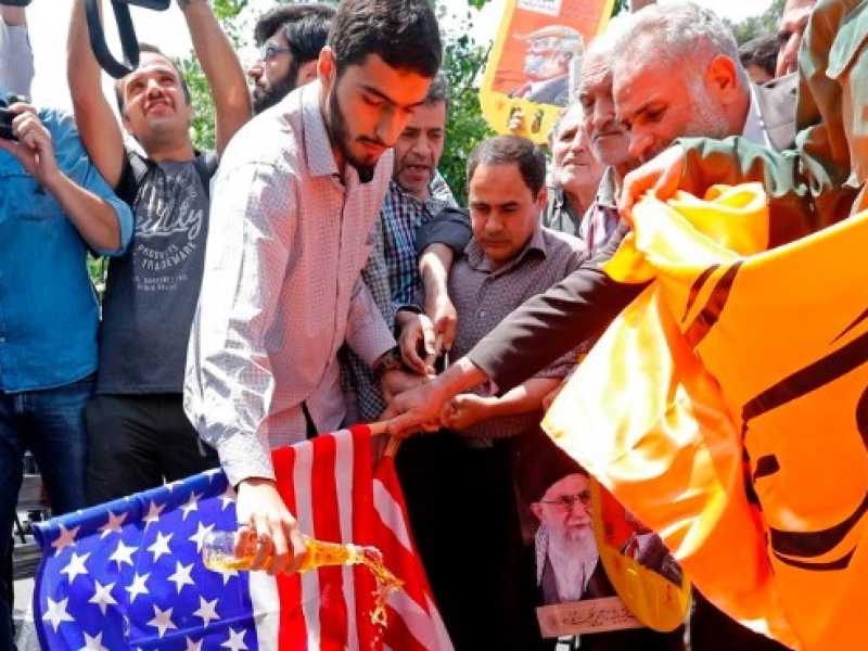 Proteste anti-Usa a Teheran (foto LaPresse)