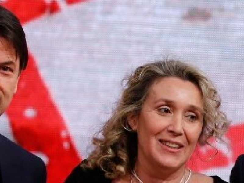 Giuseppe Conte, Luigi Di Maio e i neo ministri dell'eventuale governo M5s ospiti a Di Martedi (LaPresse)