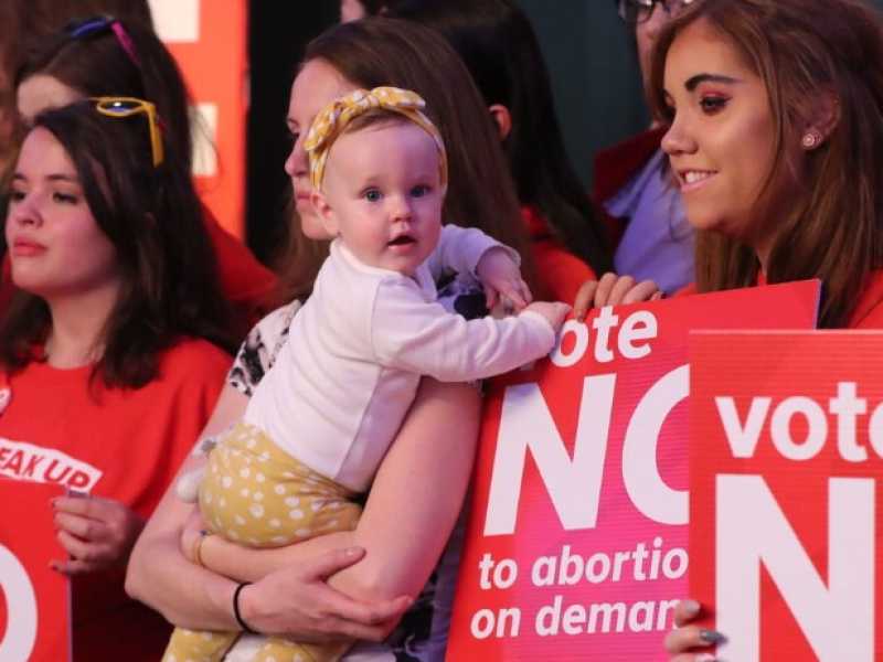 Una manifestazione per il No al referendum (foto LaPresse)