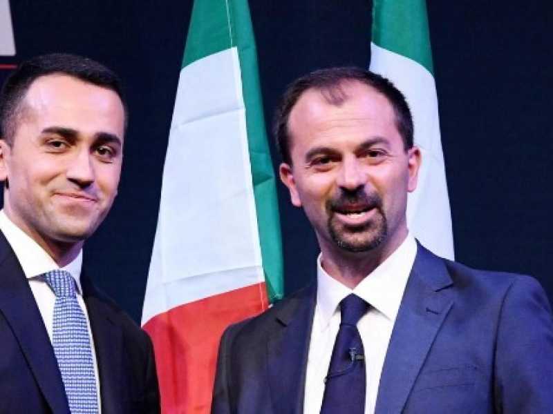 Lorenzo Fioramonti con Luigi Di Maio (foto LaPresse)
