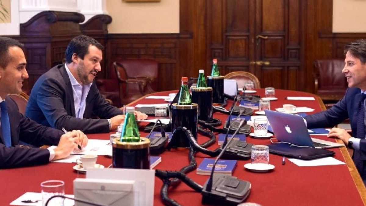 Immagine di Non basta la repubblica dei cavilli contro la farsa del sovranismo