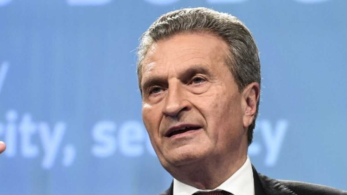 Immagine di Oettinger fa campagna elettorale per Di Maio e Salvini
