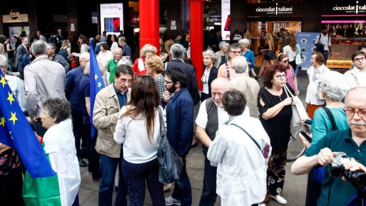 Immagine di Fermi tutti, forse "il popolo" comincia a interrogarsi