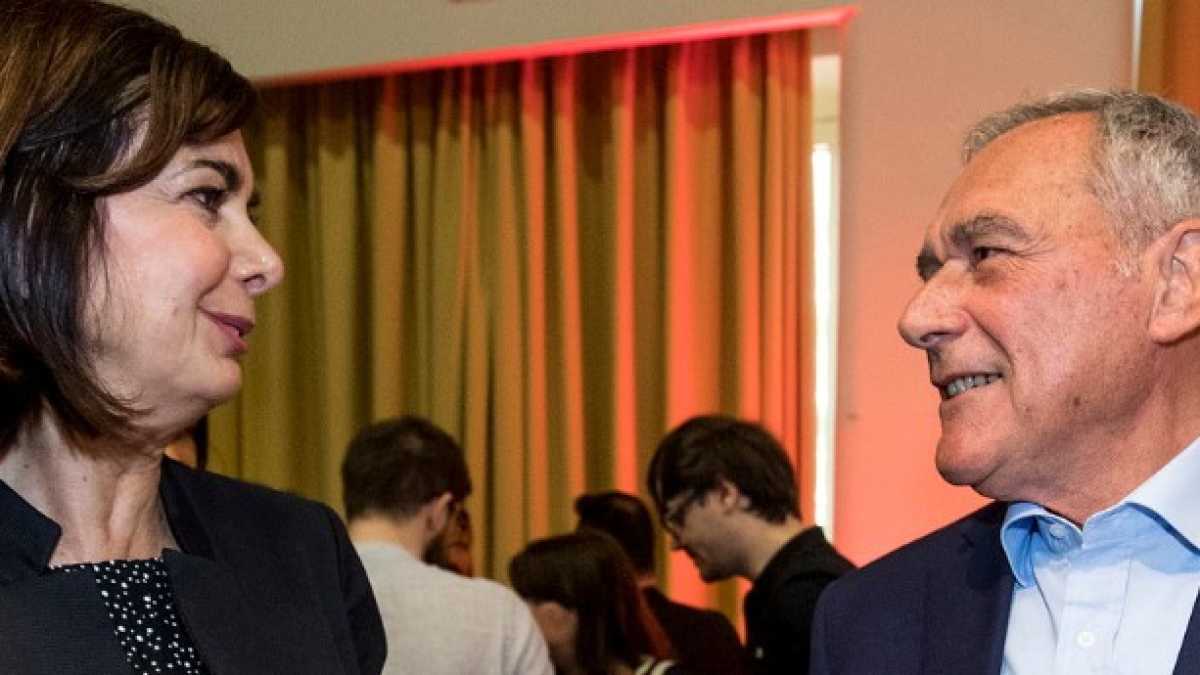 Immagine di La doppia linea rossa