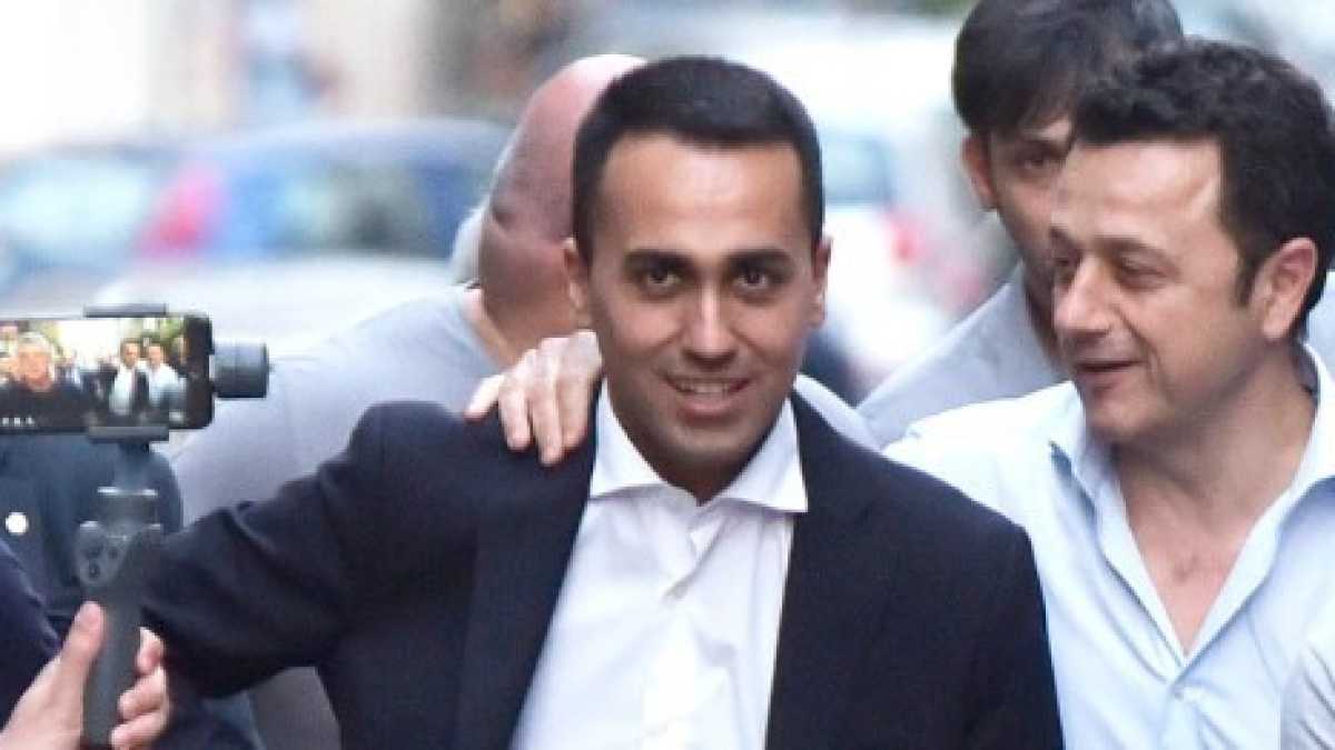Immagine di La fake news di Di Maio sul suo incontro con Savona