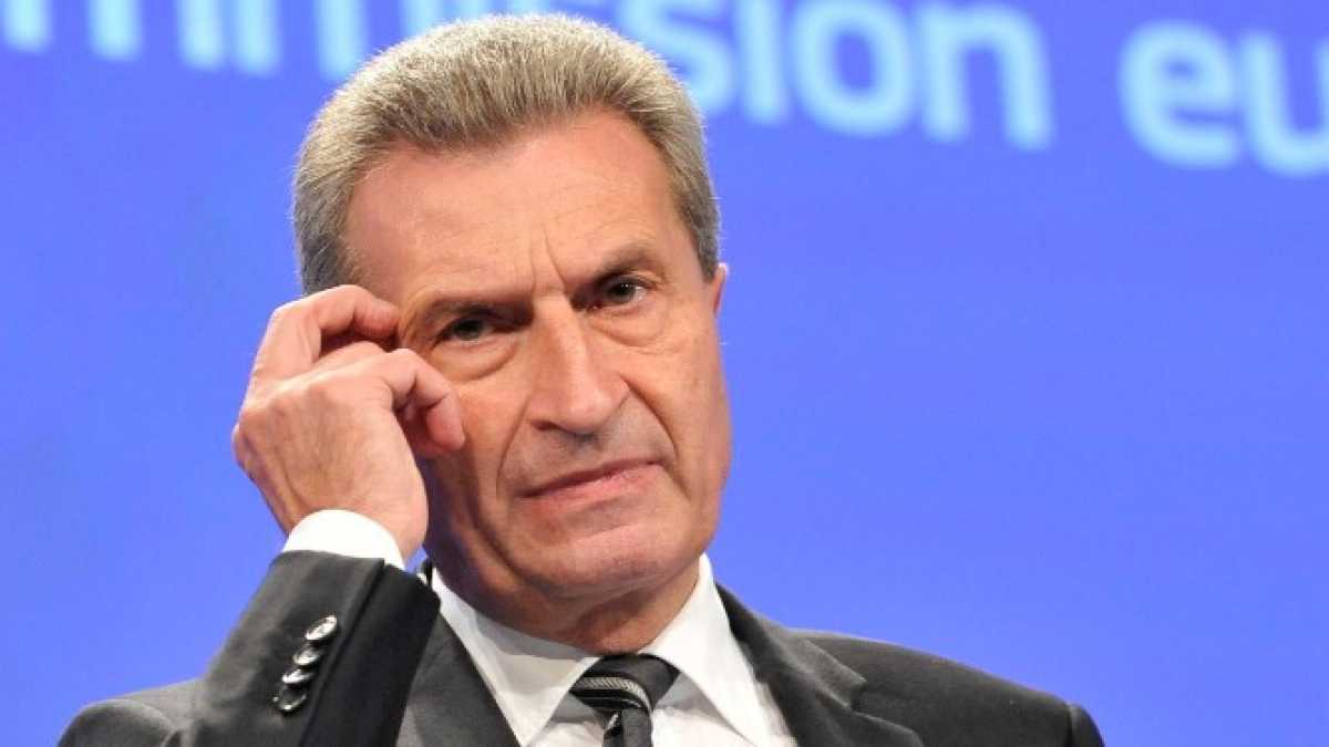 Immagine di Le paure comprese dai populisti e le risposte da circoli degli scacchi. Ma cosa ha detto davvero Oettinger?