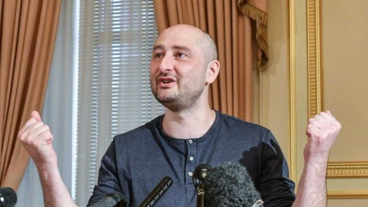 Immagine di Conte e Savona risorgono. Come Babchenko