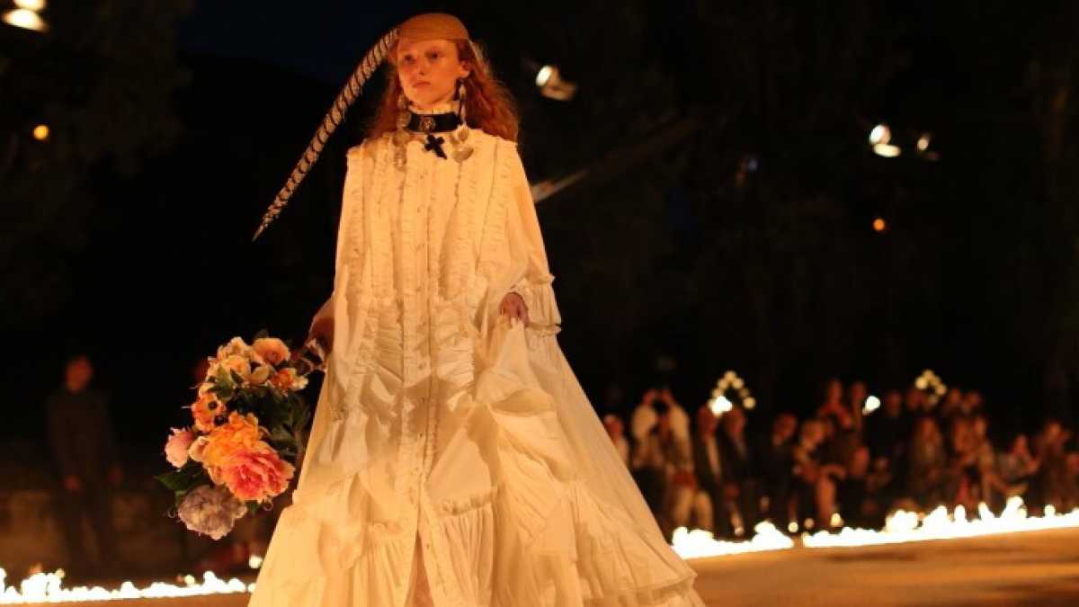 Immagine di Il fuoco di Gucci brucia Arles