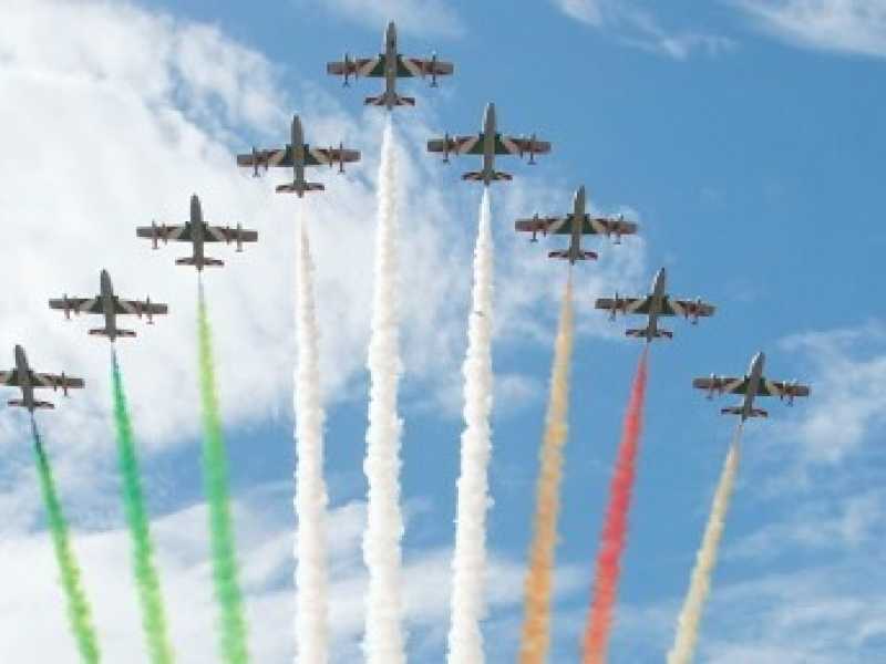 Le Frecce Tricolori durante la parata militare dela Festa della Repubblica 2016 (LaPresse)