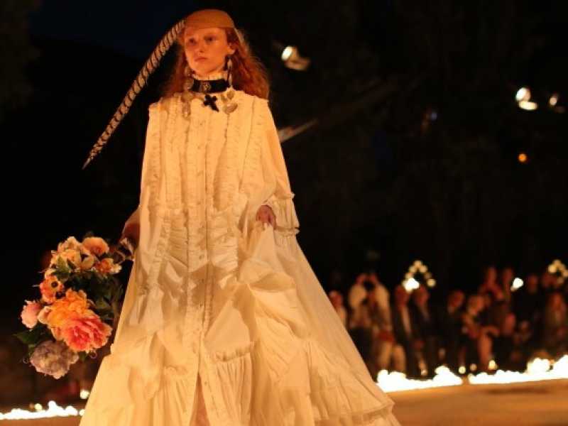 Un'immagine della sfilata di Gucci ad Arles
