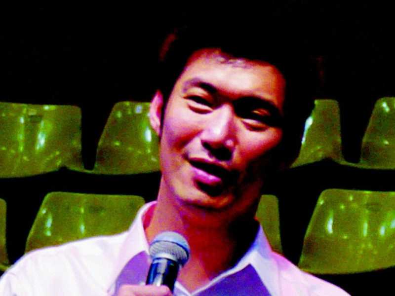 Thanathorn Juangroongruangkit ha 39 anni, si è laureato in finanza in Inghilterra ed è il leader del partito thailandese Anakot Mai, in italiano “Nuovo futuro” (foto di Massimo Morello)