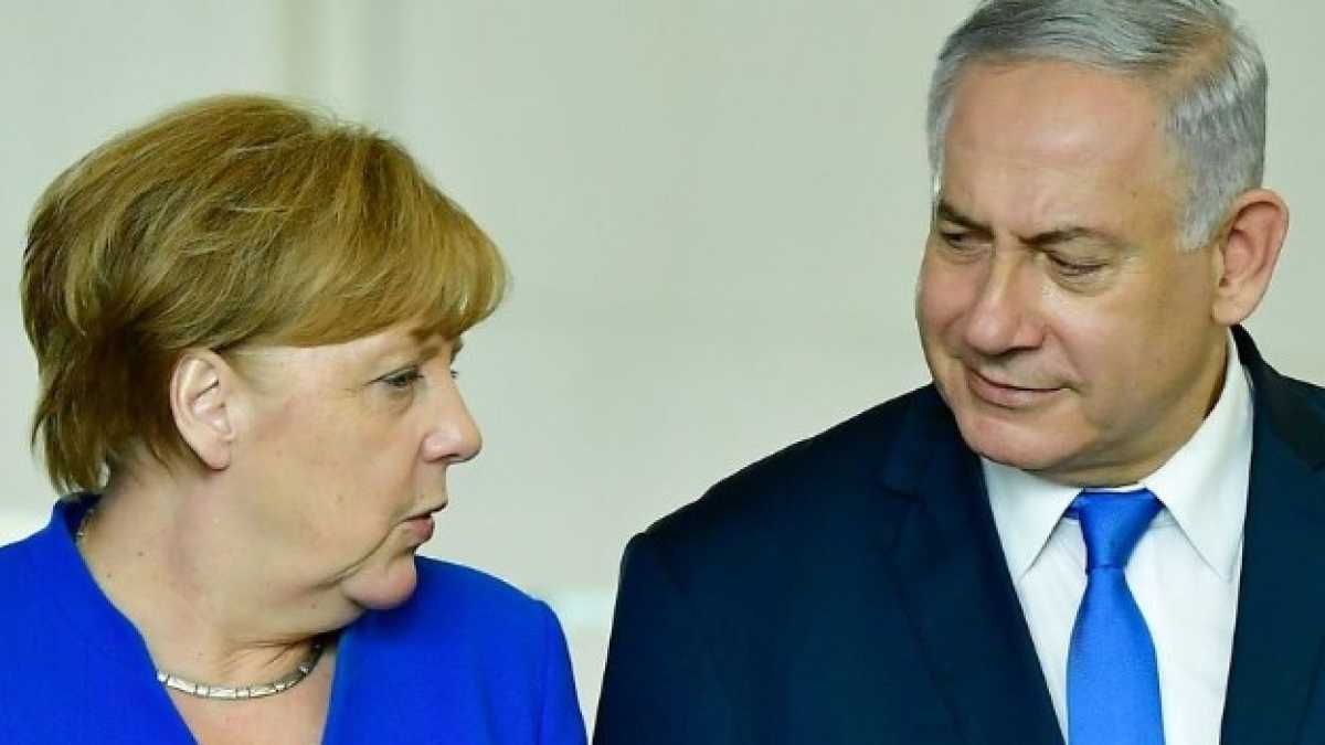 Immagine di Netanyahu visita Merkel con un dossier sull'Iran e uno sulle Ong