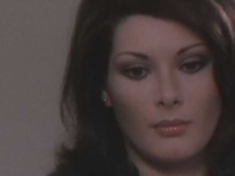 Edwige Fenech in La dottoressa del distretto militare