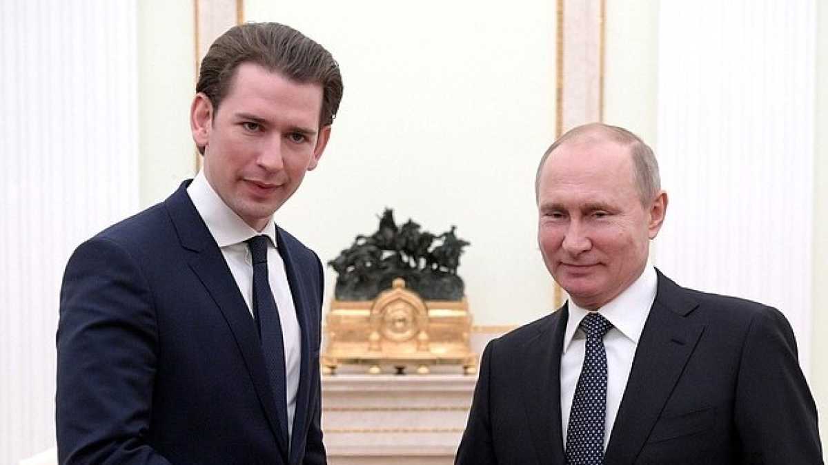 Immagine di Vladimir Putin torna in Europa