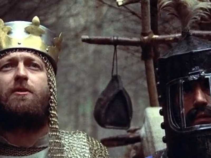 Una scena di Monty Python e il Sacro Graal, un film commedia del 1975 