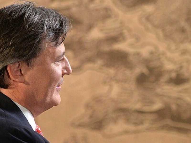 John Micklethwait durante l'intervista a Putin (foto LaPresse)