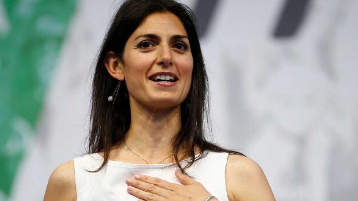 Immagine di A Roma l'effetto Raggi non fa più bene al M5s