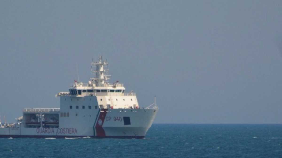 Immagine di Ora sono le navi della nostra Marina a fare i "taxi del mare"