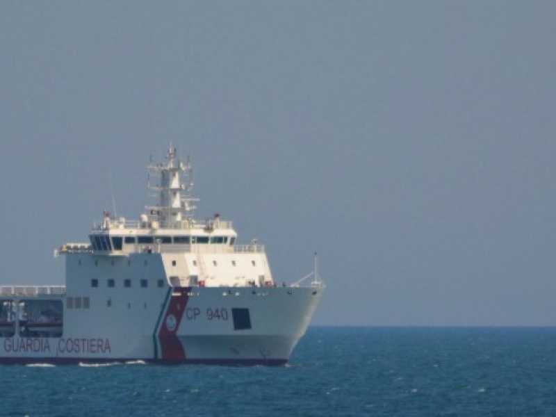 La Nave Dattilo della Guardia costiera (foto LaPresse)