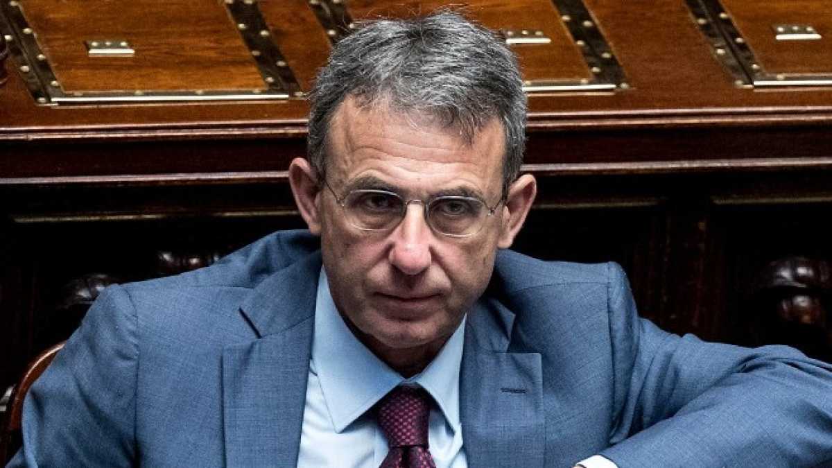 Immagine di Governo plastic free (si salvi chi può)