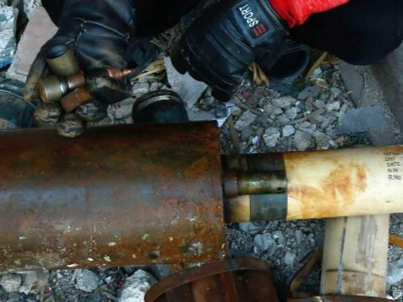 I resti di un razzo sparato dalle forze del regime nella citt&agrave; di Douma, nella regione di Ghouta. Foto LaPresse