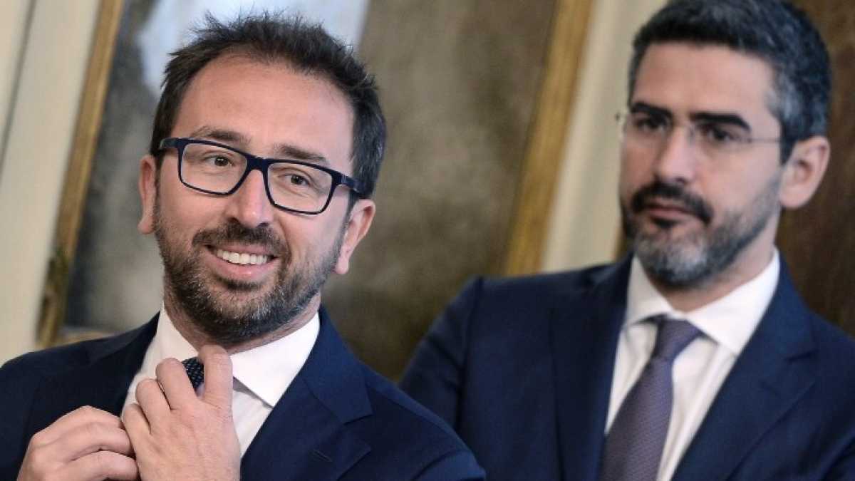 Immagine di Mi manda Bonafede, il mistero dello sponsor di Conte e Lanzalone