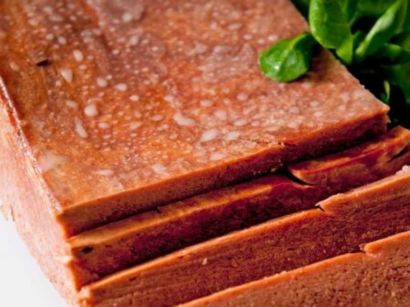 Una bistecca vegana (foto LaPresse)