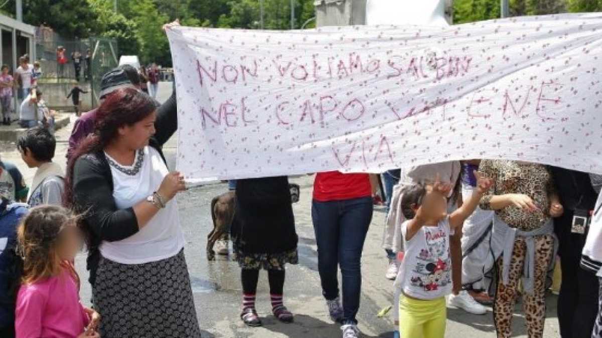 Immagine di Salvini continua la campagna elettorale: “Via i rom irregolari dall'Italia”