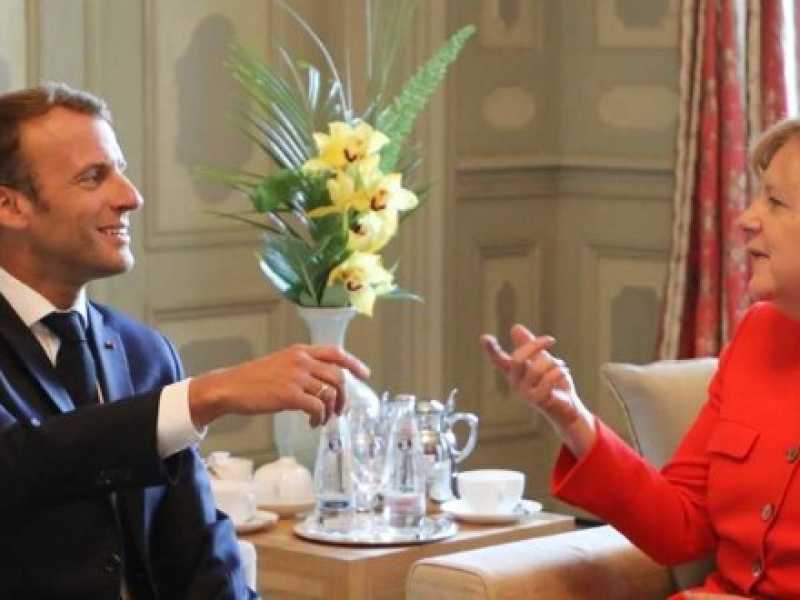 Merkel e Macron vogliono distinguere i distruttori dell’Ue da tutti gli altri
