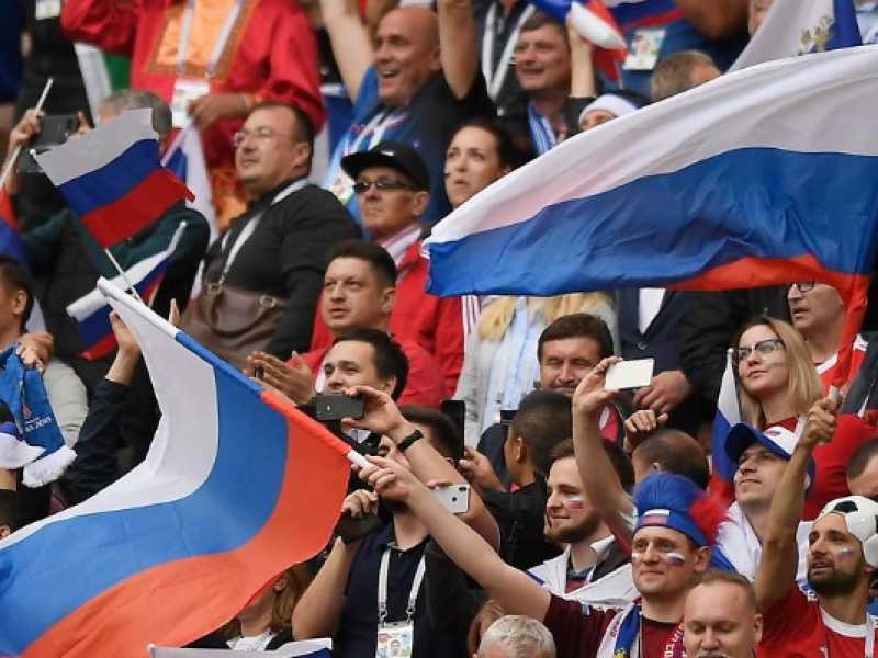 Tifosi russi sugli spalti di una gara dei Mondiali 2018 (foto LaPresse)