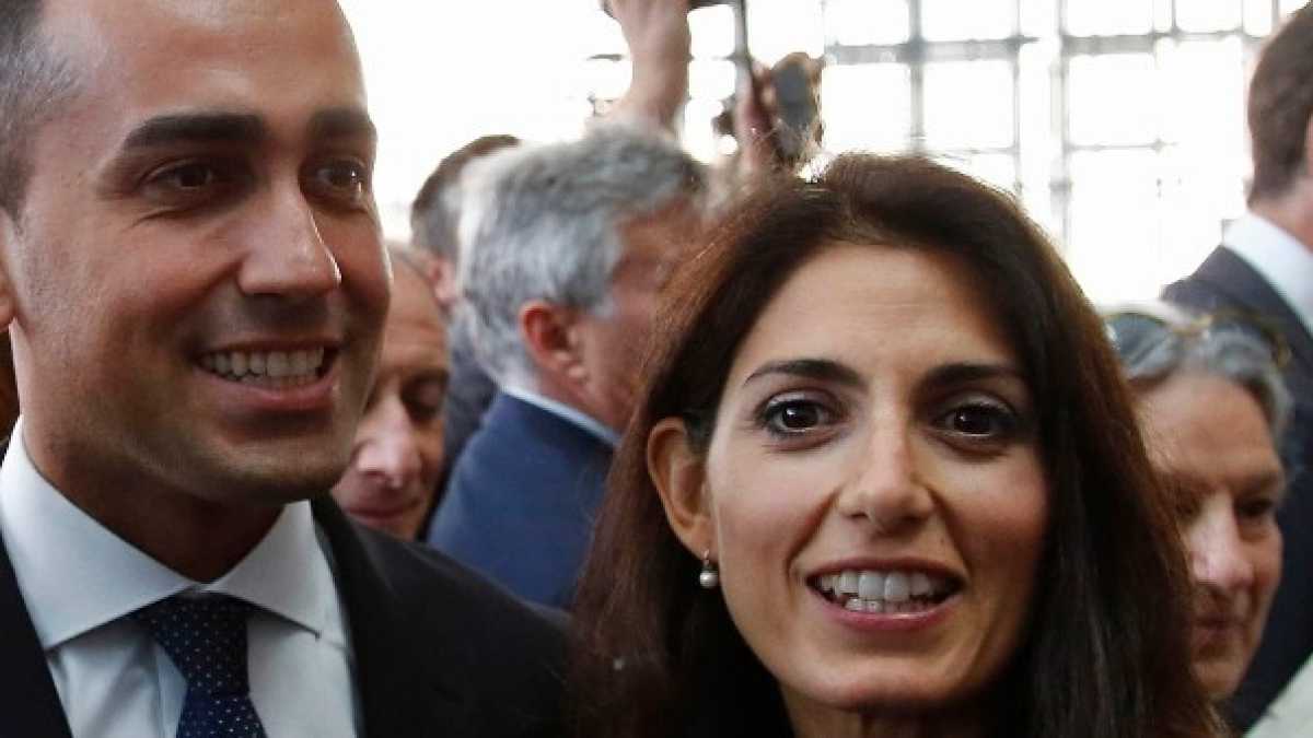 Immagine di Raggi e Di Maio. La politica svuotata diventa la migliore alleata dei poteri loschi