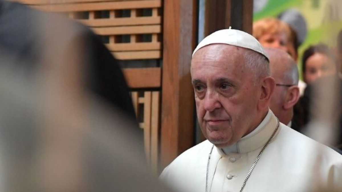 Immagine di Papa Francesco e la “cosetta cilena”