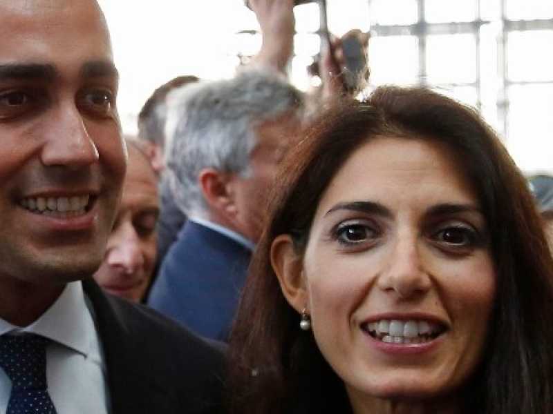Luigi Di Maio e Virginia Raggi (foto LaPresse)