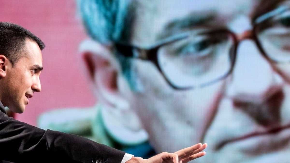Immagine di Tria smonta i sogni di Di Maio sul reddito di cittadinanza