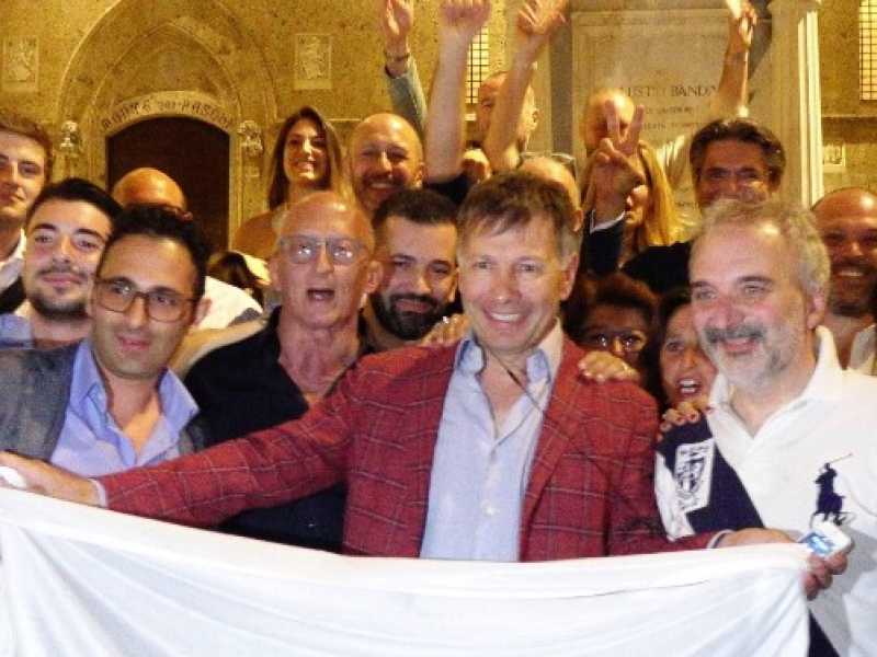 Il nuovo sindaco di Siena Luigi de Mossi (foto LaPresse)