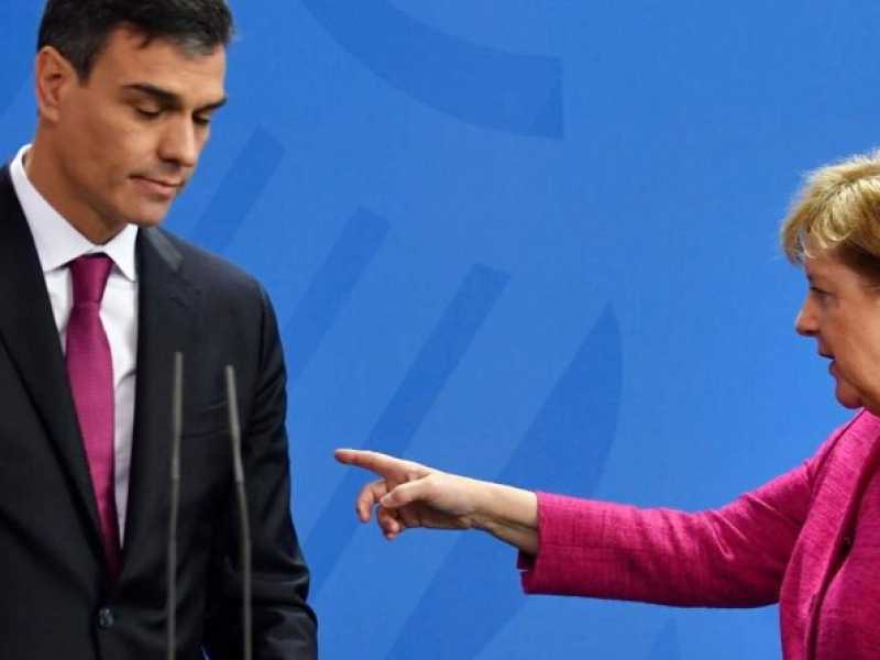 Pedro Sánchez e Angela Merkel (foto LaPresse)