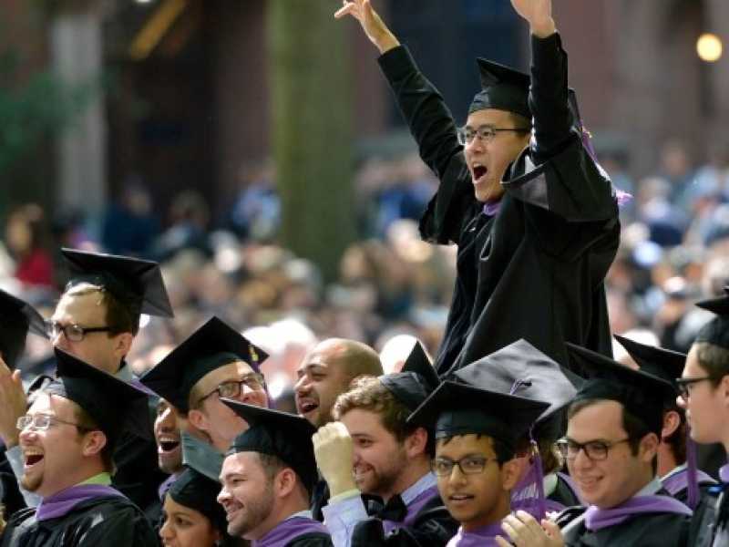 Usa, cerimonia per 3132 laureati all'Universit&agrave; di Yale