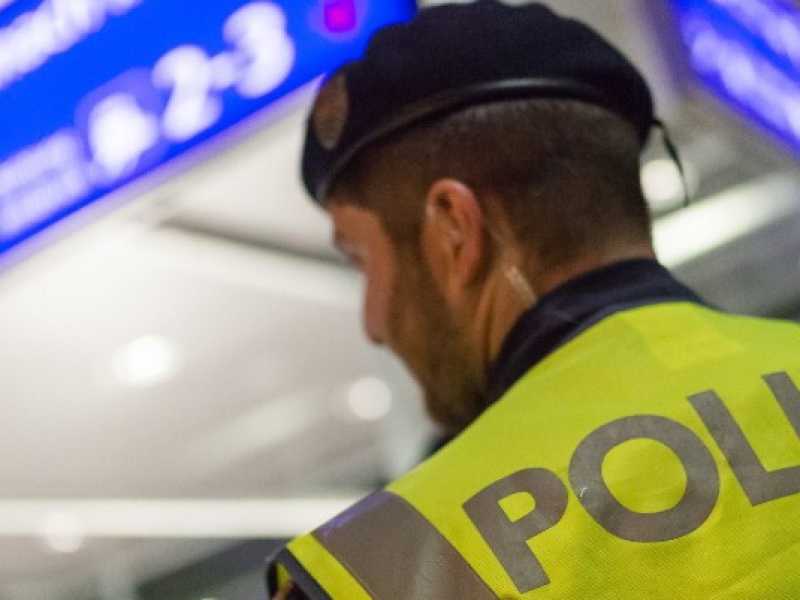 Controlli sui treni che passano la frontiera con l'Austria (foto LaPresse)