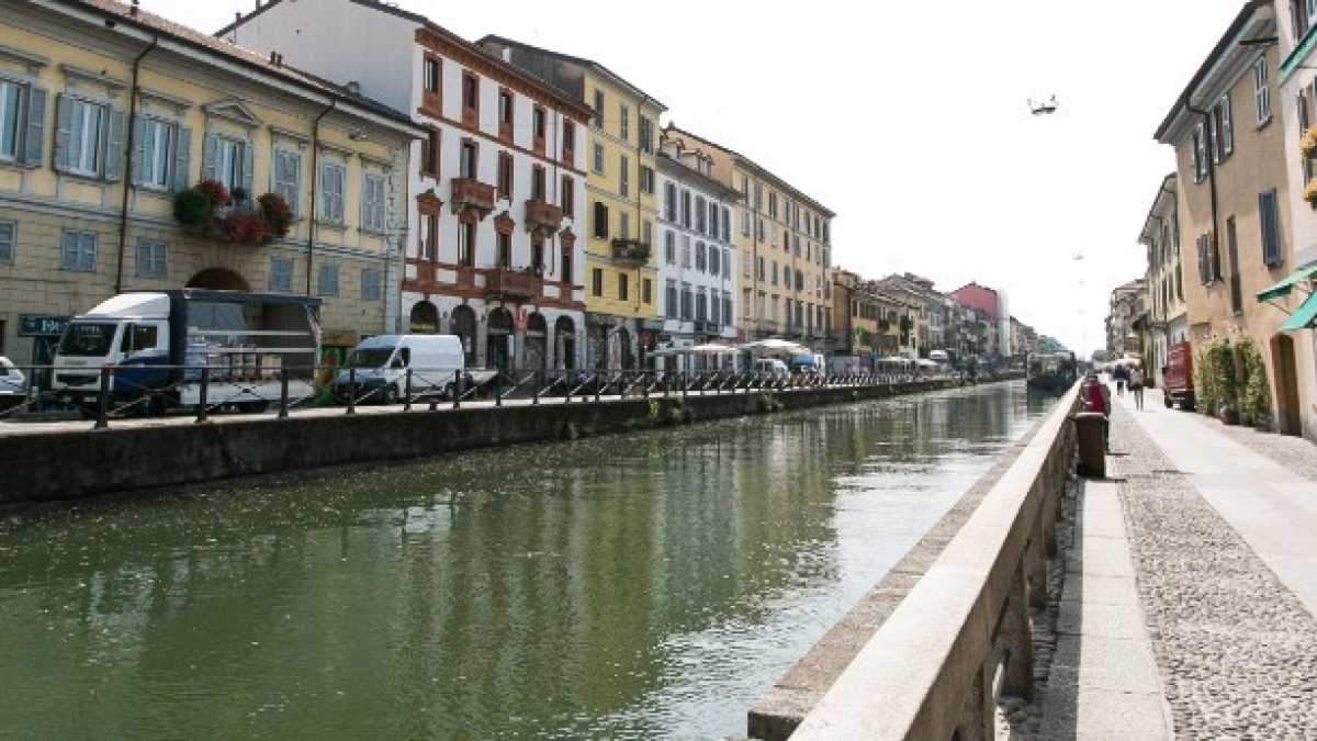 Immagine di Sui Navigli di Milano c’è una bella guerra (generazionale) tra architetti