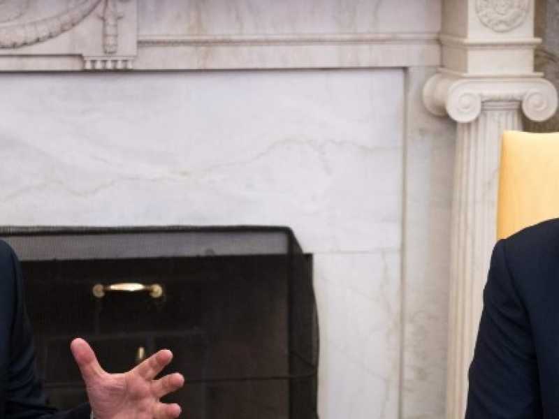 Il segretario generale della Nato Jens Stoltenberg e il presidente americano Donald Trump (foto LaPresse)