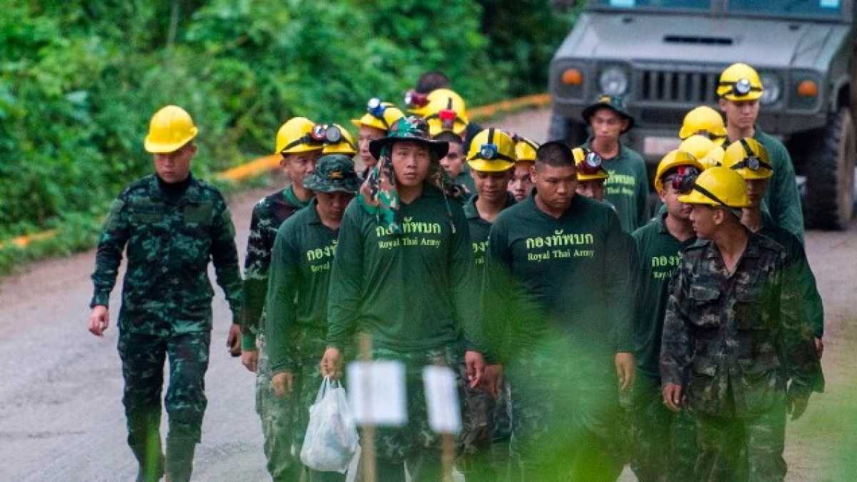 Immagine di Il terremoto nel governo May e il salvataggio dei bambini thailandesi. Di cosa parlare a cena