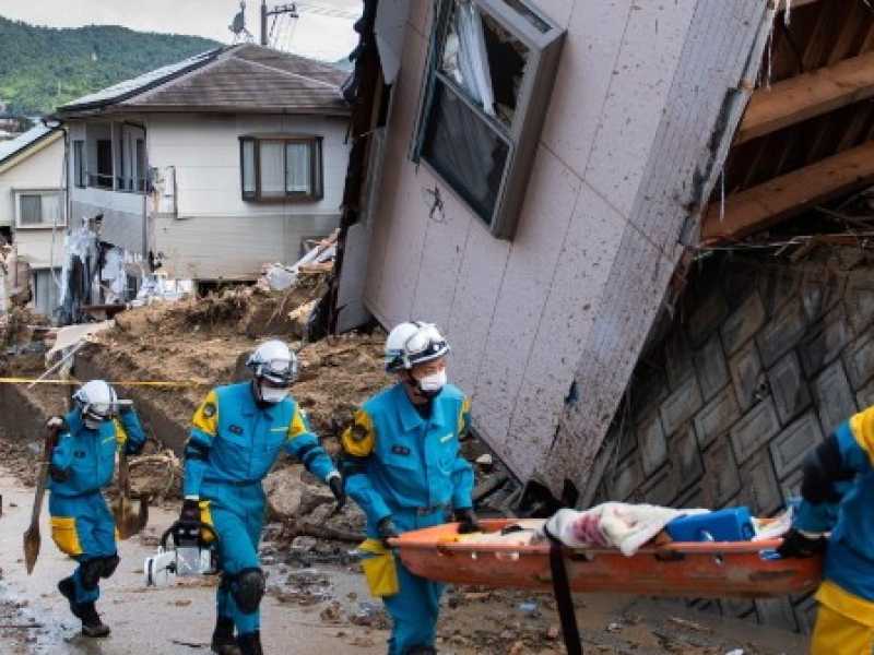 Maltempo in Giappone, le immagini dei danni in citt&agrave; (foto LaPresse)