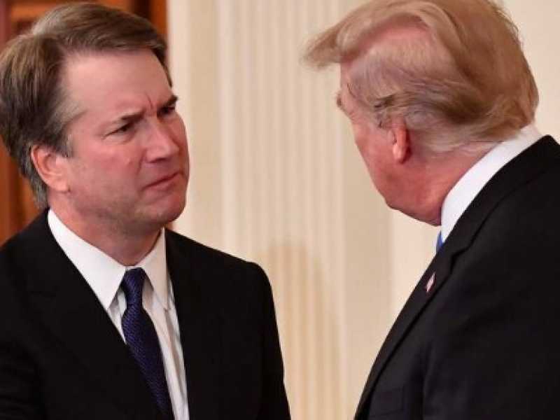 Donald Trump e Brett Kavanaugh (foto LaPresse)