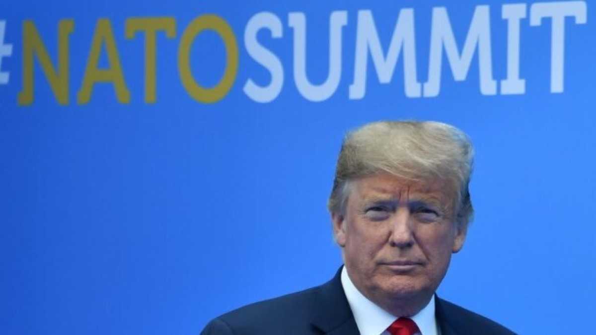 Immagine di Nato senza camicia