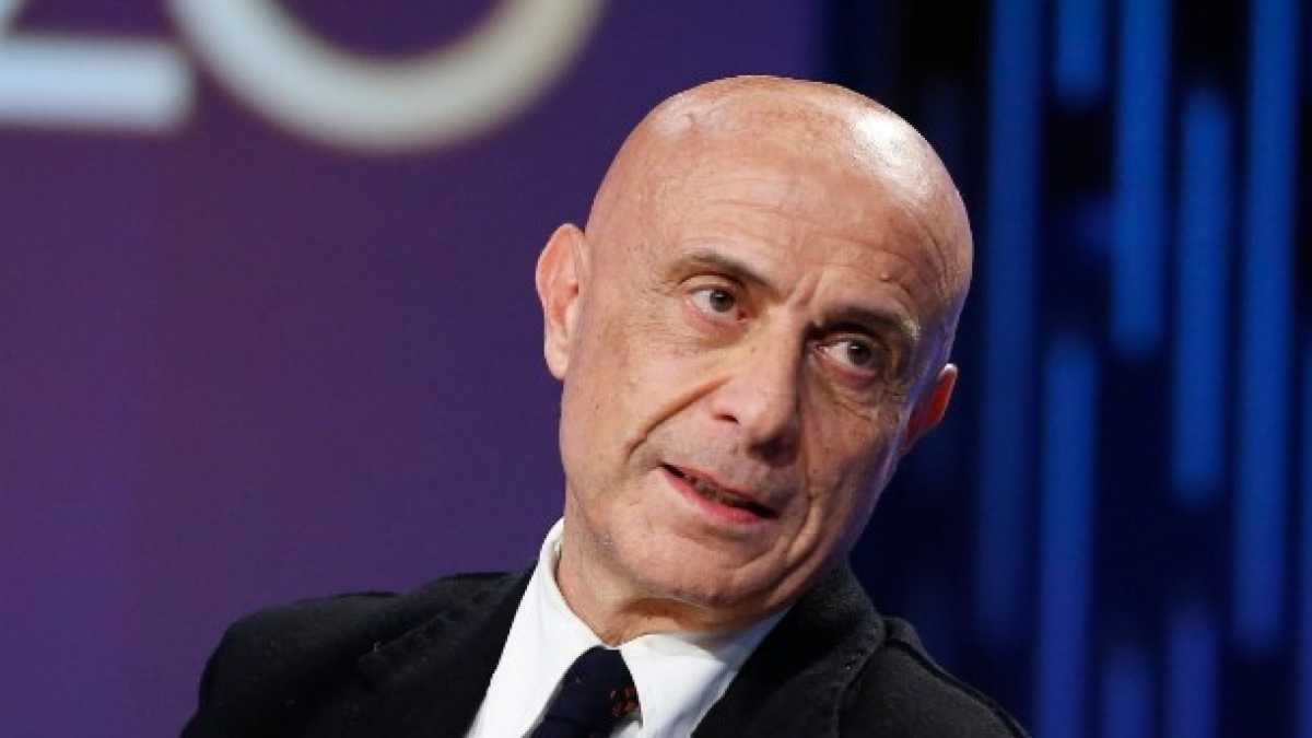 Immagine di Minniti ci dice come il sovranismo può portare alla morte di Schengen