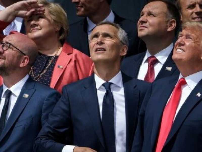 Alcuni dei capi di stato dei paesi Nato al vertice di oggi a Bruxelles (Foto LaPresse)